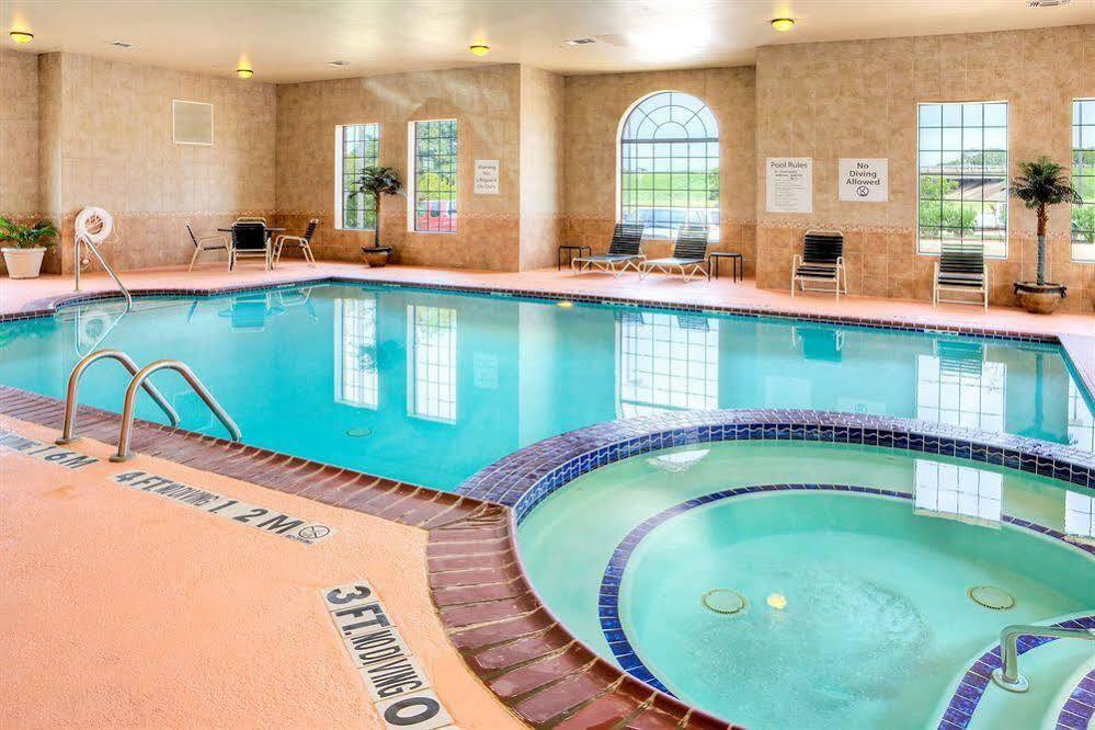 Holiday Inn Express And Suites Granbury By Ihg Εξωτερικό φωτογραφία
